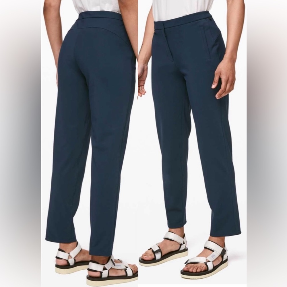 Lululemon On The Move Pant *28"
Lightweight, True Navy